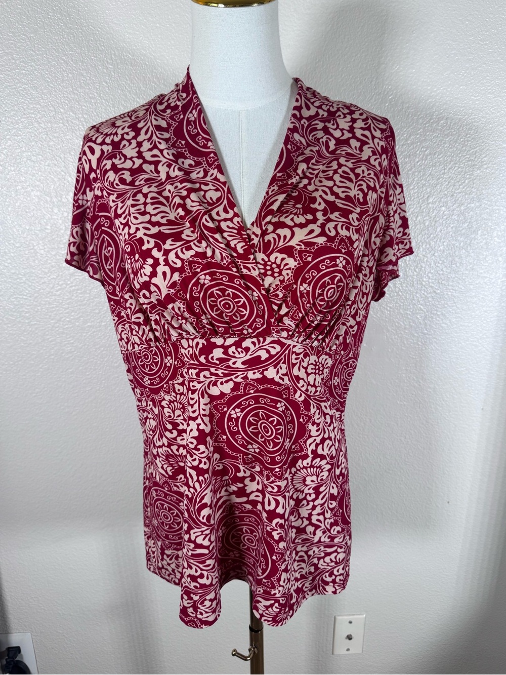 Women’s V-Neck Short Sleeve Tee in Burgundy Paisley Print